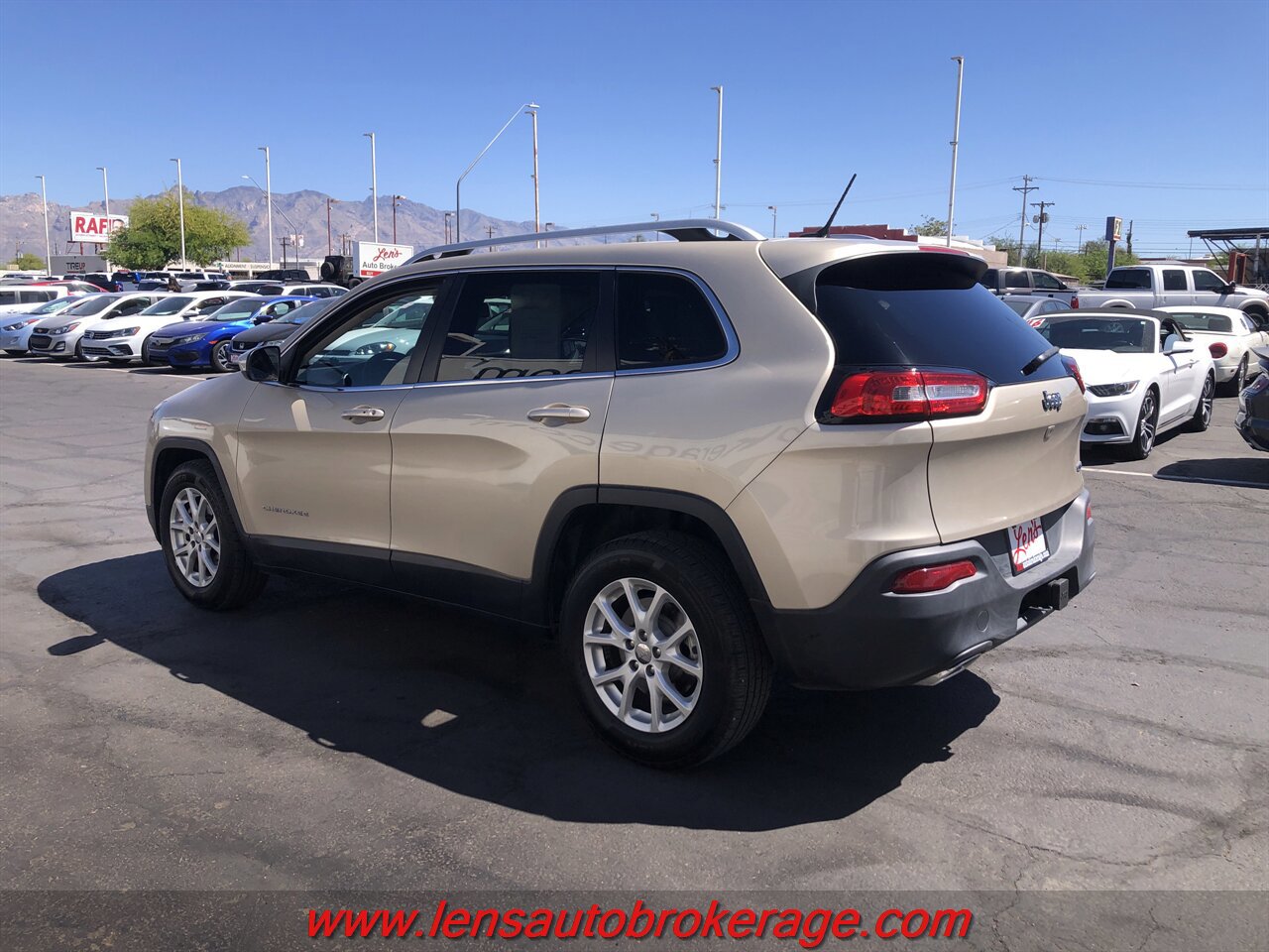Used 2015 Jeep Cherokee Latitude w/ Comfort/Convenience Group image 6