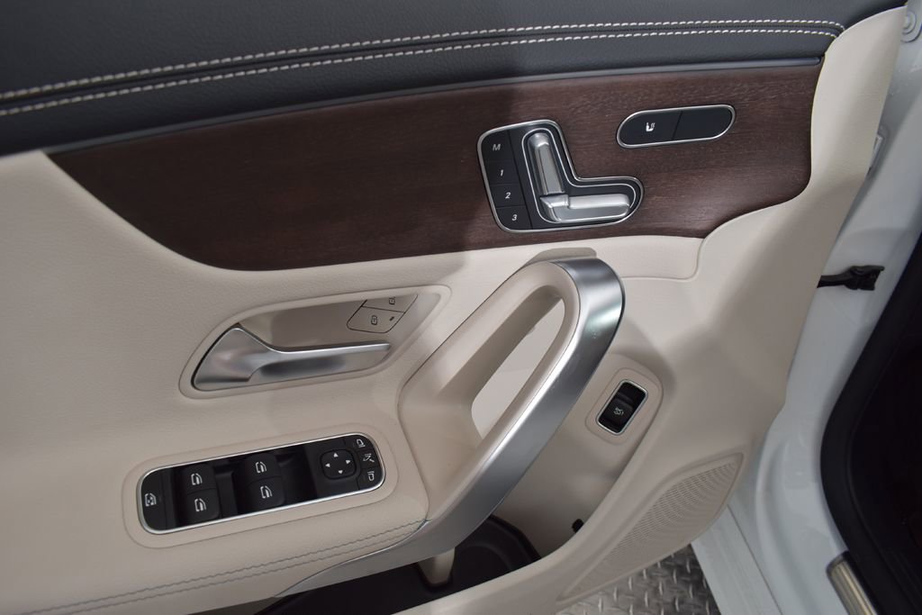 Used 2023 Mercedes-Benz CLA 250 4MATIC image 11