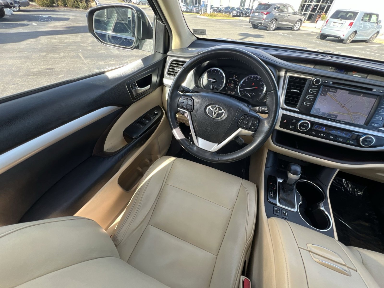 Used 2016 Toyota Highlander XLE image 4