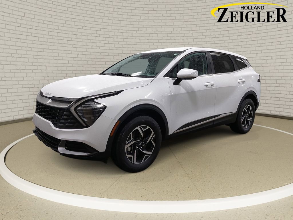 Used 2025 Kia Sportage LX image 1