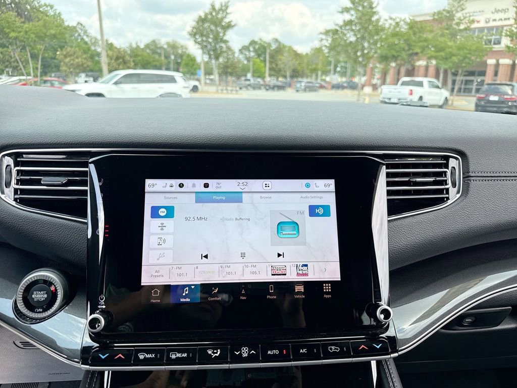 Used 2023 Jeep Wagoneer 2WD w/ Premium Group I image 22