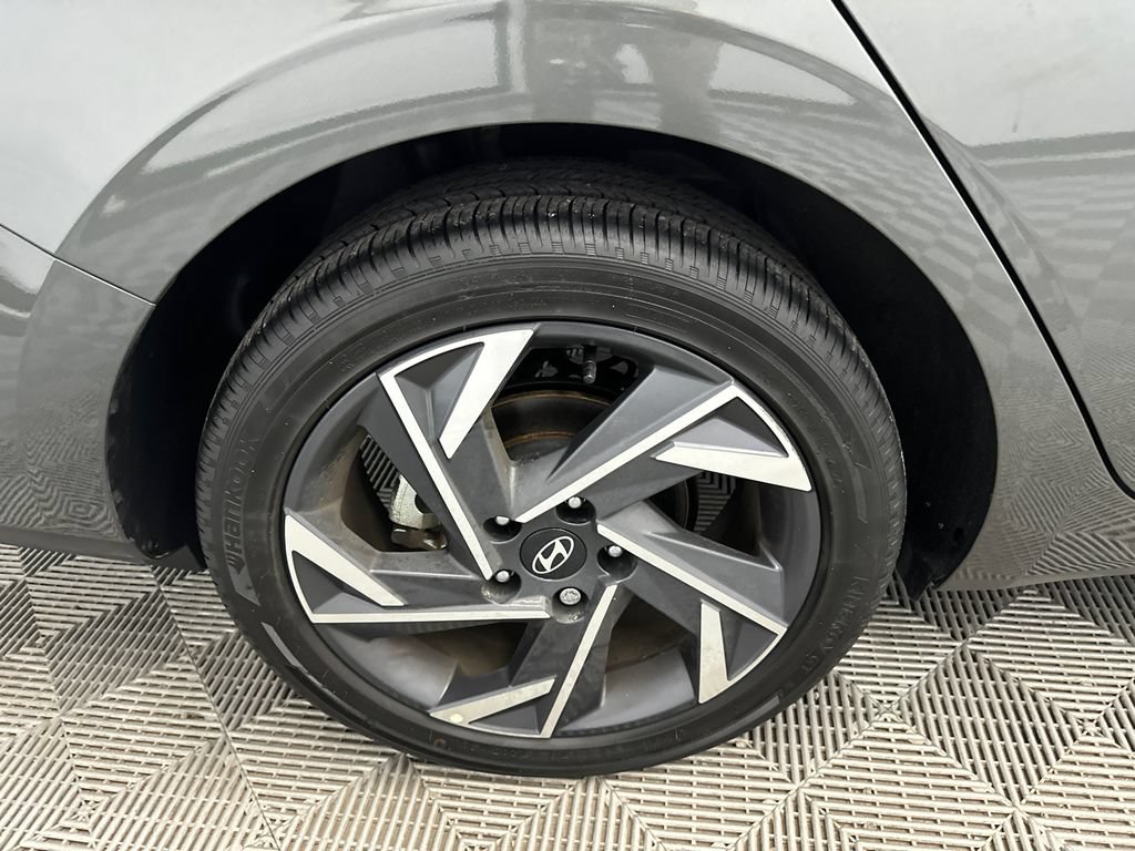 Used 2025 Hyundai Elantra Limited FWD image 18