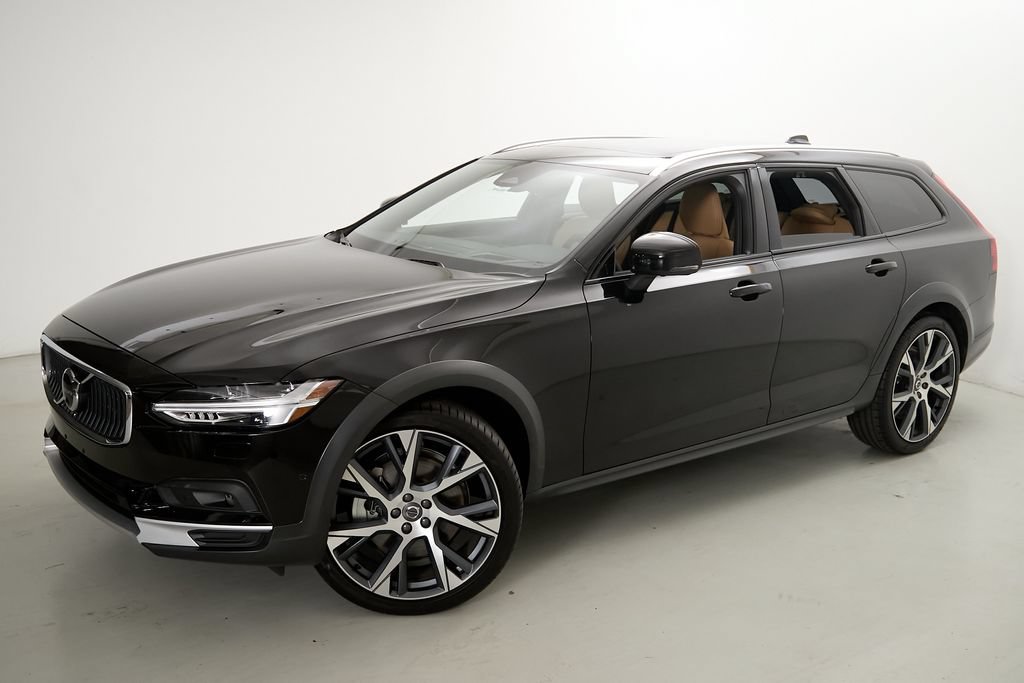 Certified 2025 Volvo V90 B6 Cross Country Ultra AWD/4WD image 3