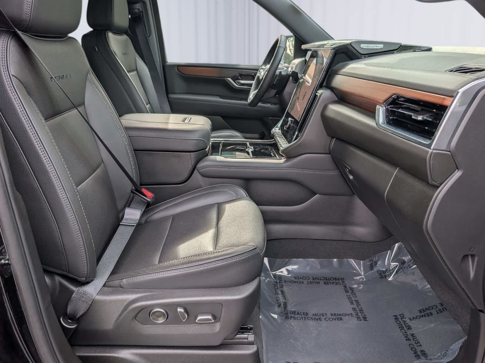 Certified 2026 GMC Yukon Denali w/ Sun & Power Step Package AWD/4WD image 10
