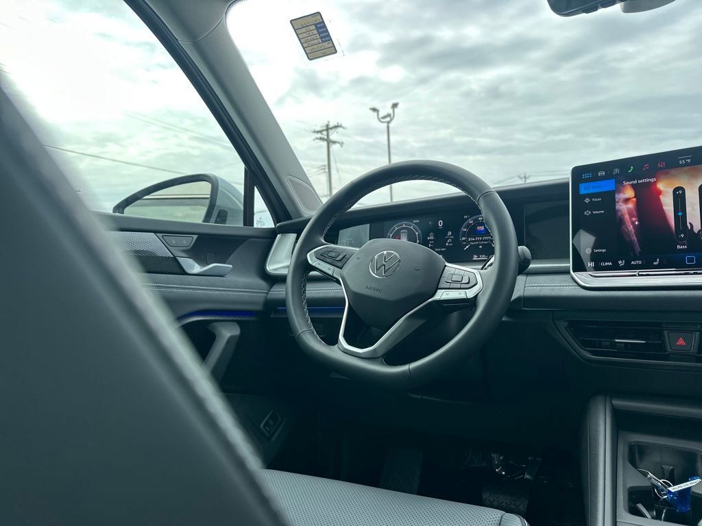 New 2026 Volkswagen Tiguan SE AWD/4WD image 16