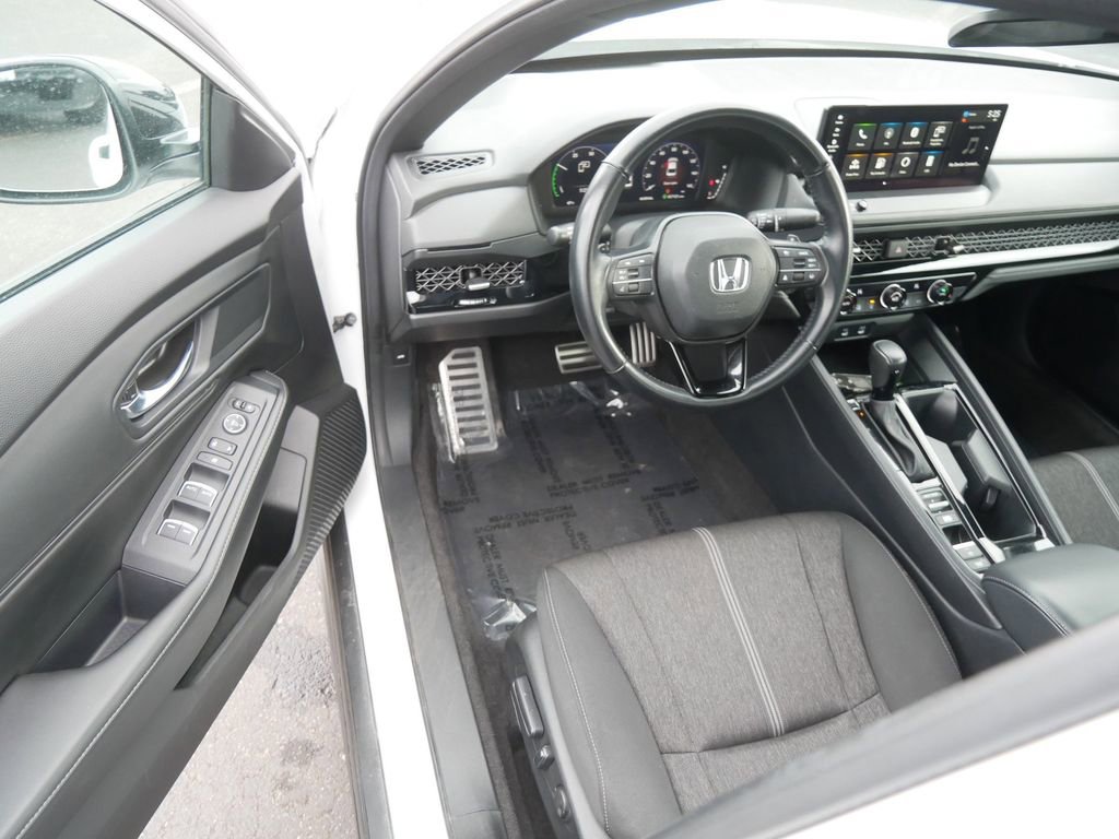Used 2024 Honda Accord Sport image 11