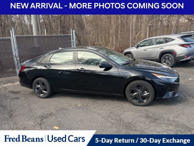 Used 2023 Hyundai Elantra SEL w/ Preferred Accessory Package image 4