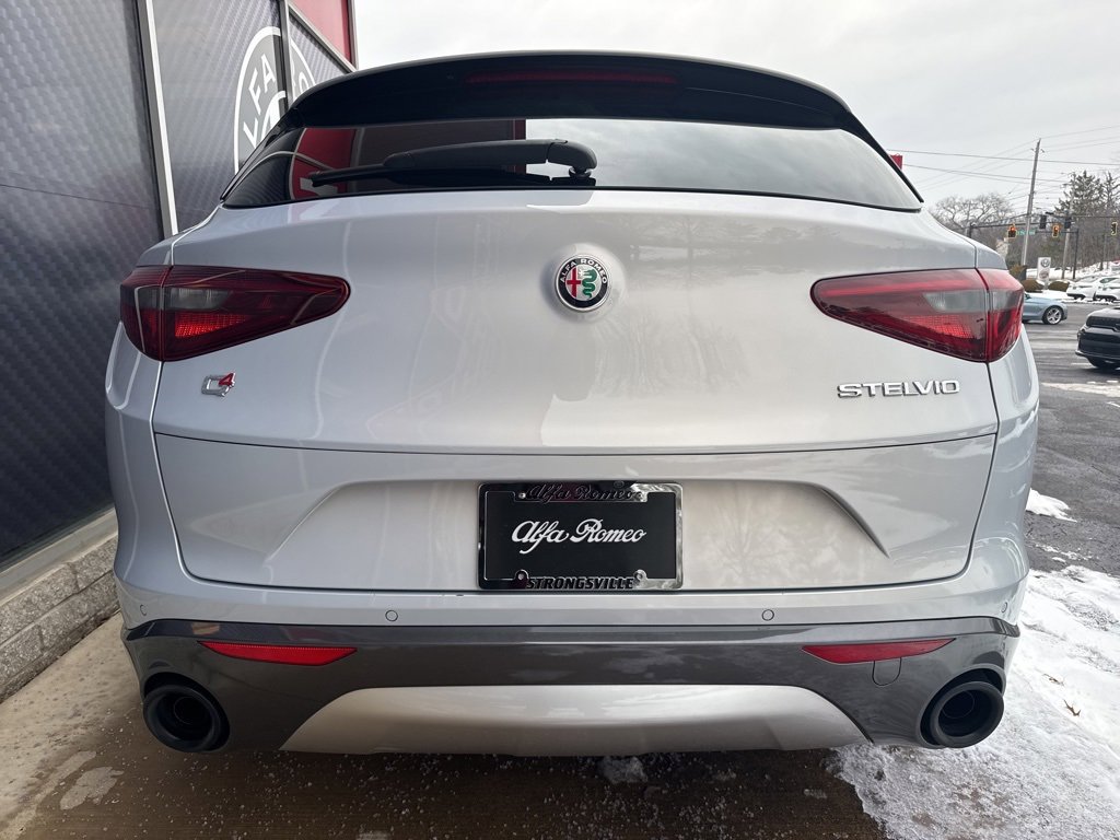 Used 2023 Alfa Romeo Stelvio Ti image 10