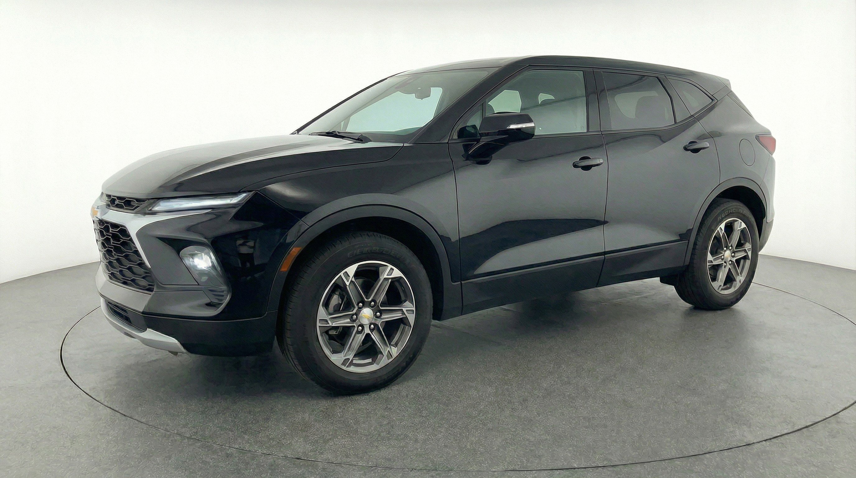 Used 2025 Chevrolet Blazer LT image 3