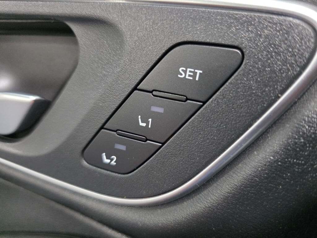 Used 2025 Nissan Rogue Platinum AWD/4WD image 16