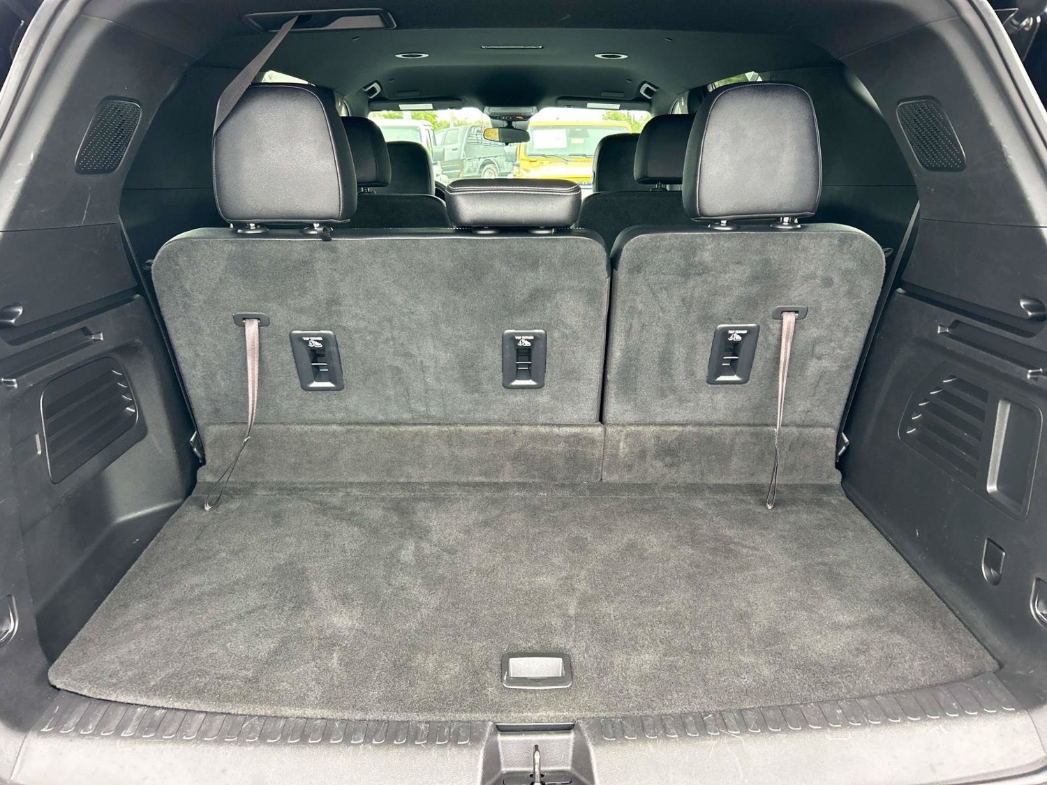 Used 2025 Chevrolet Traverse LT FWD image 15