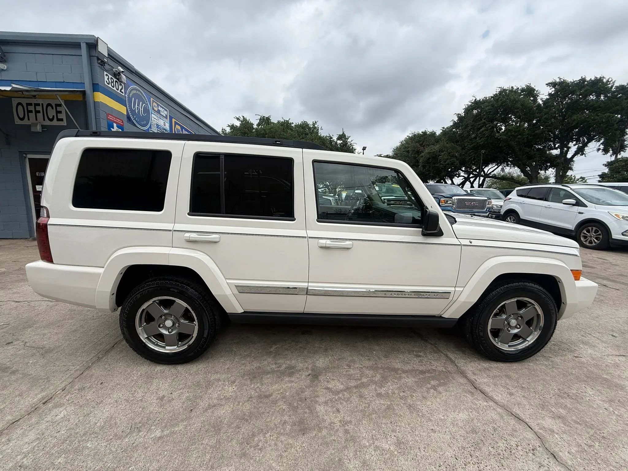 Used 2007 Jeep Commander Sport RWD image 8