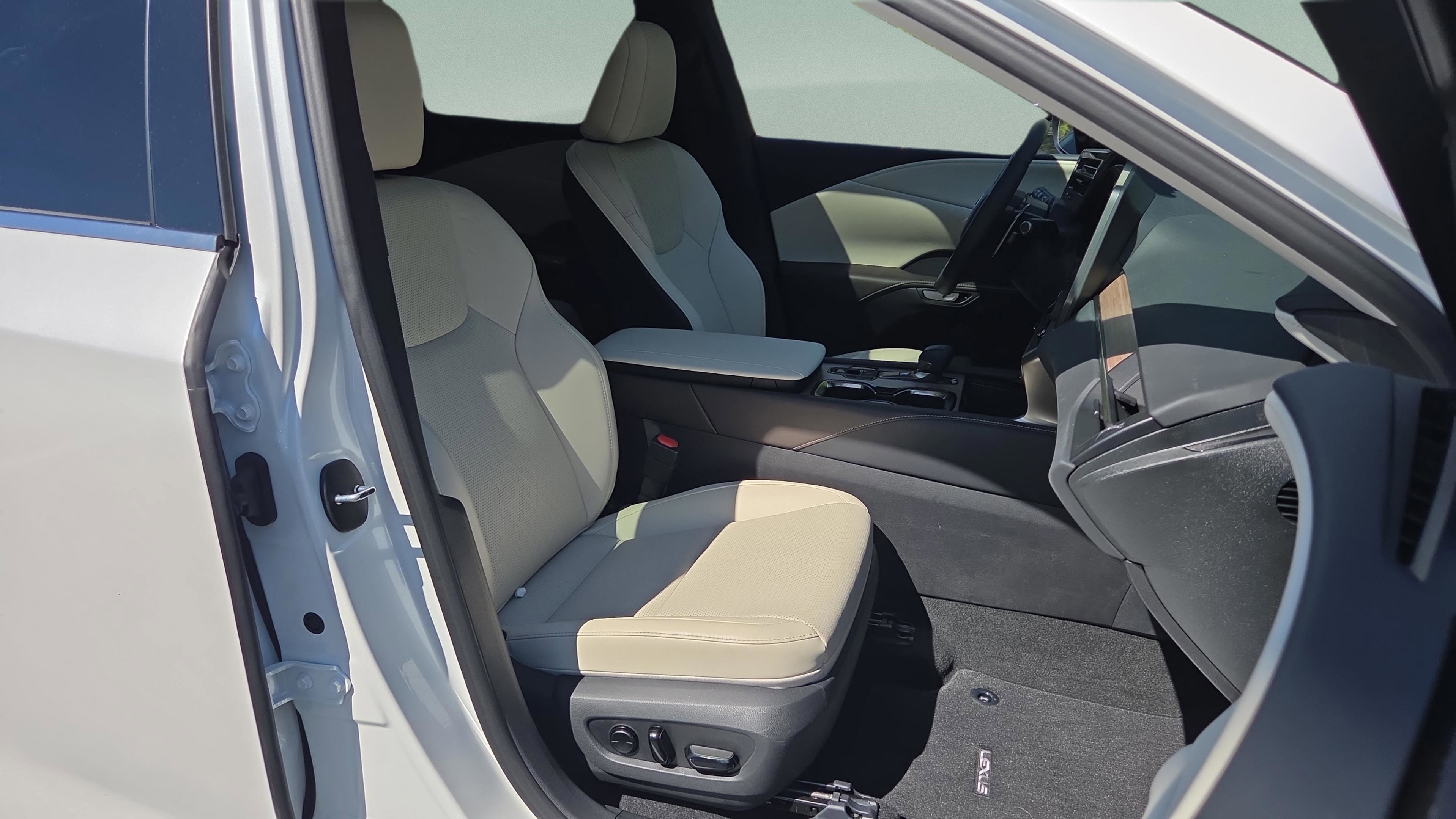 Used 2025 Lexus RX 350 Premium Plus w/ Convenience Package FWD image 17