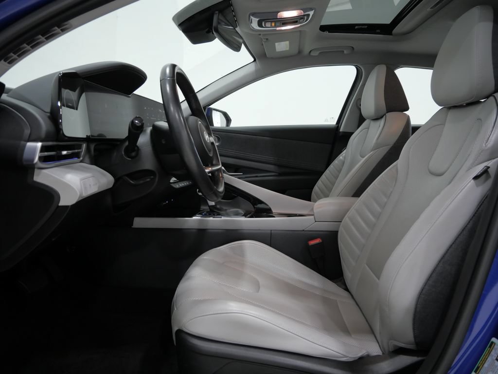 Used 2025 Hyundai Elantra Limited FWD image 13
