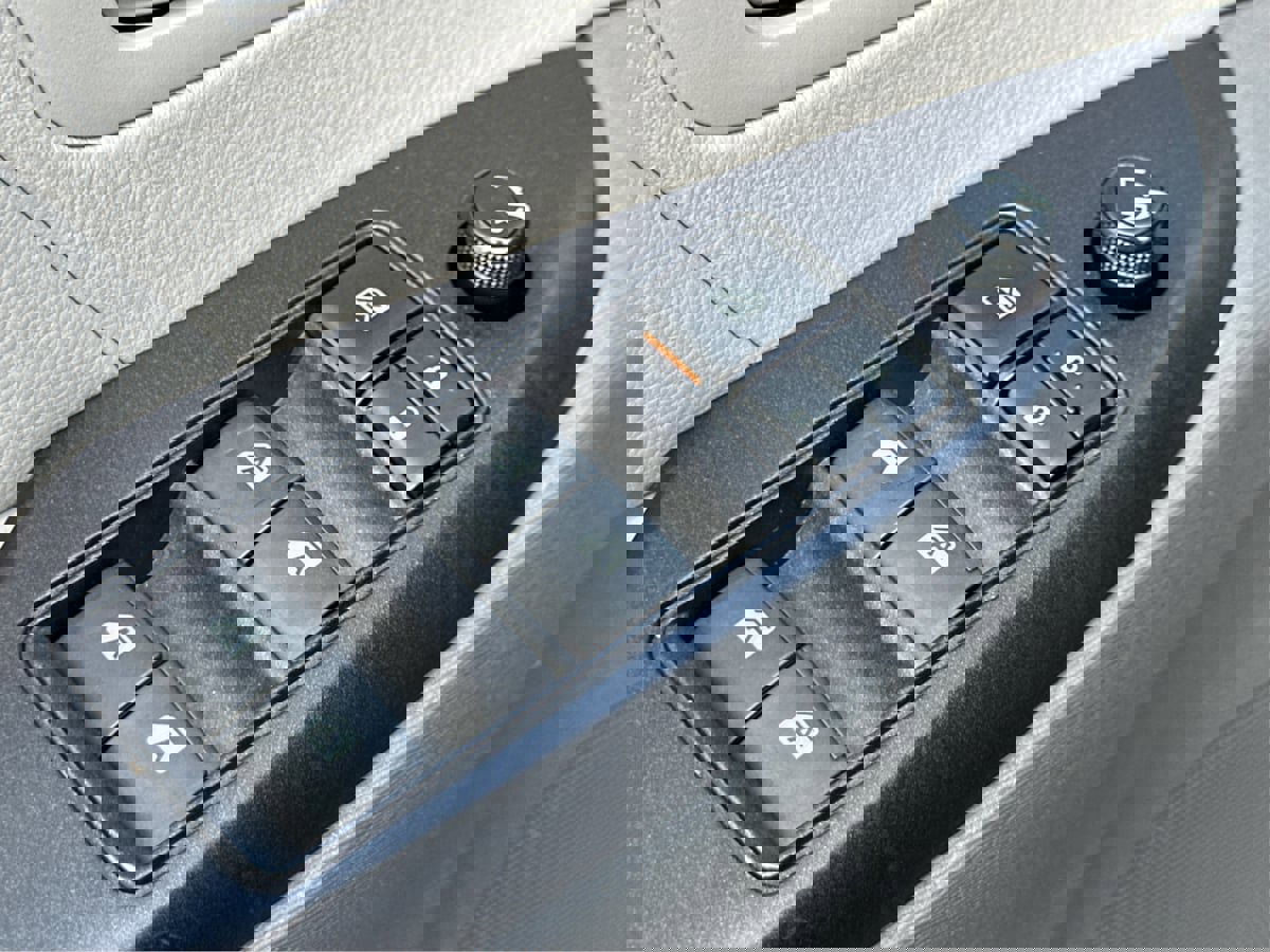 Used 2020 Toyota Sienna LE image 29