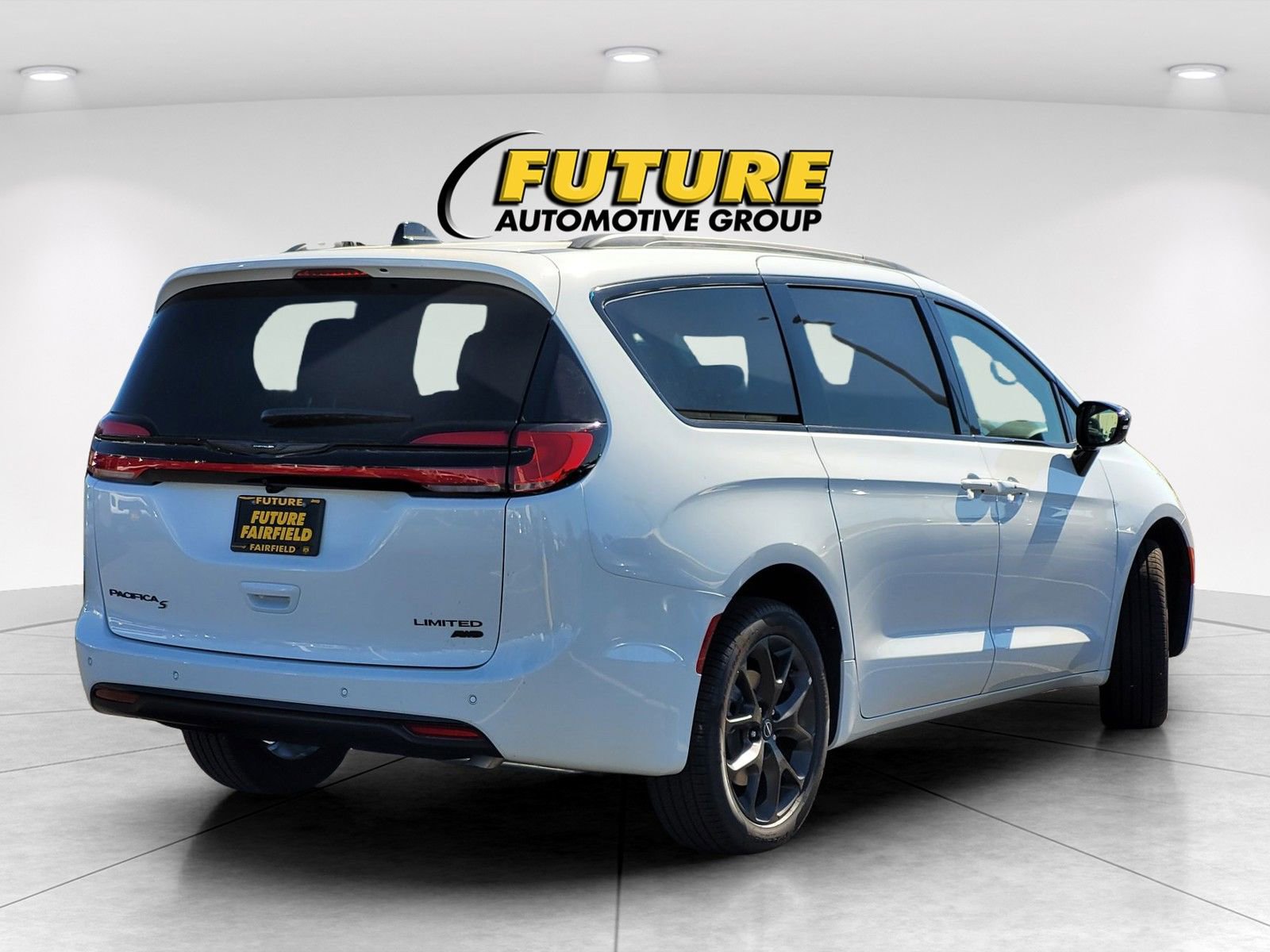New 2026 Chrysler Pacifica Limited w/ S Appearance Package image 4