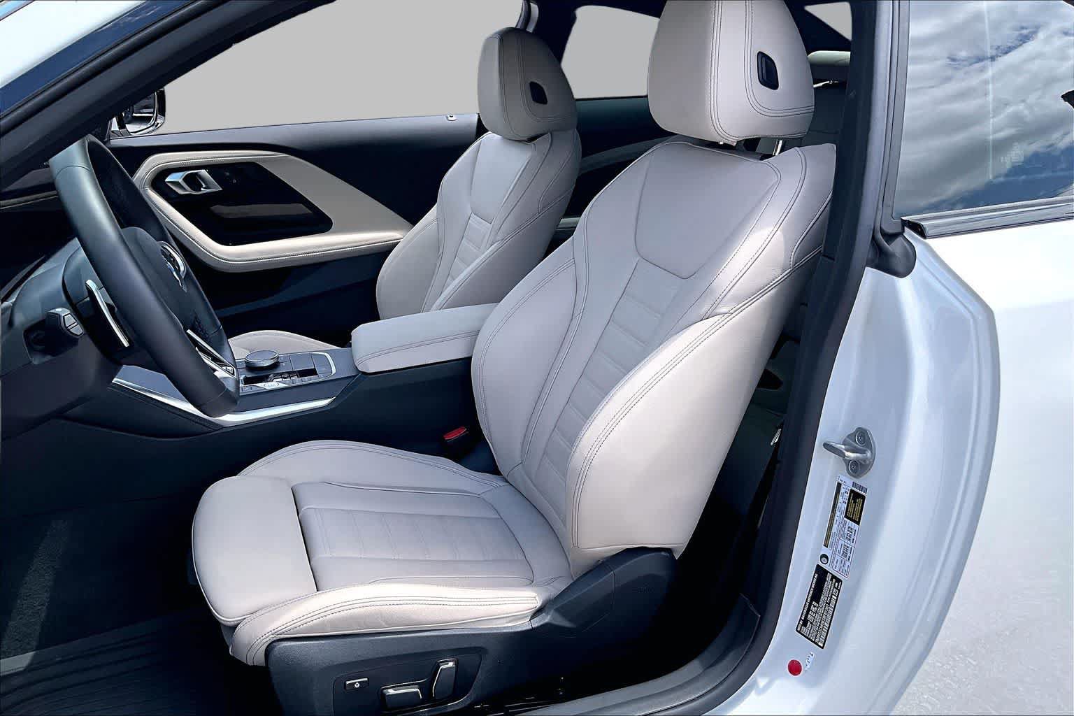Used 2025 BMW 230i Coupe w/ M Sport Package RWD image 7