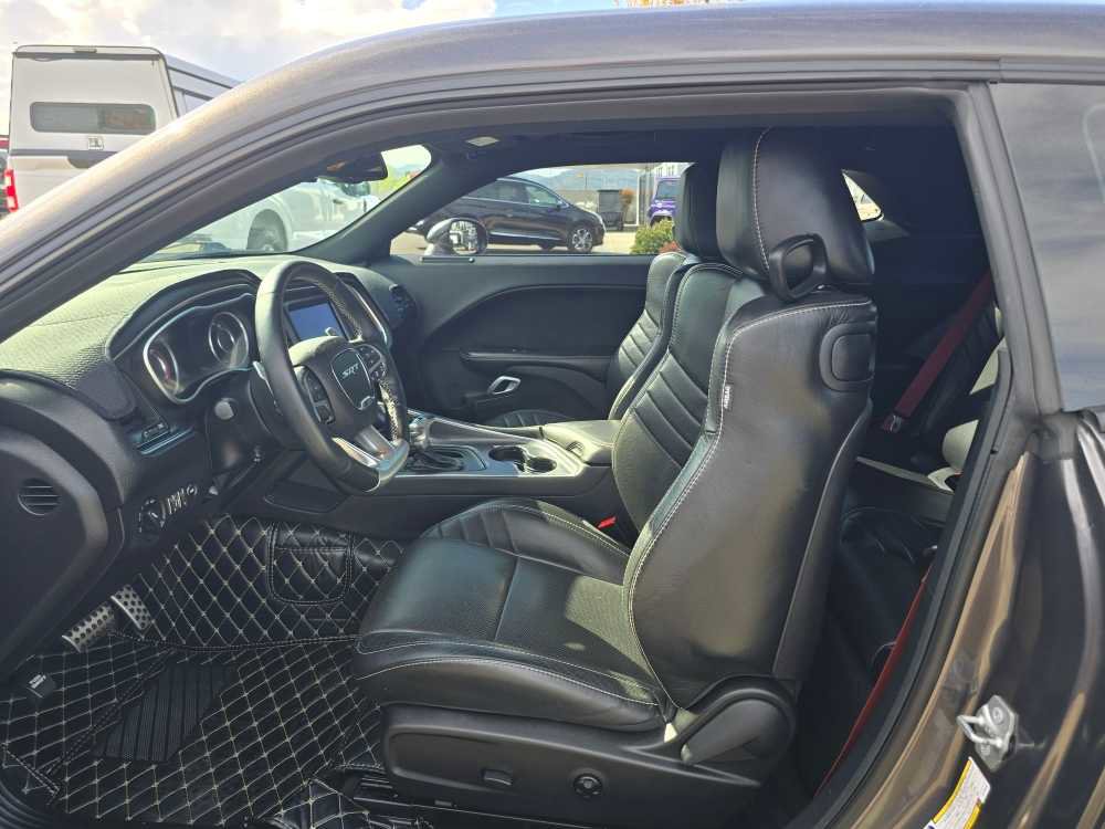Used 2016 Dodge Challenger SRT w/ Technology Group image 10