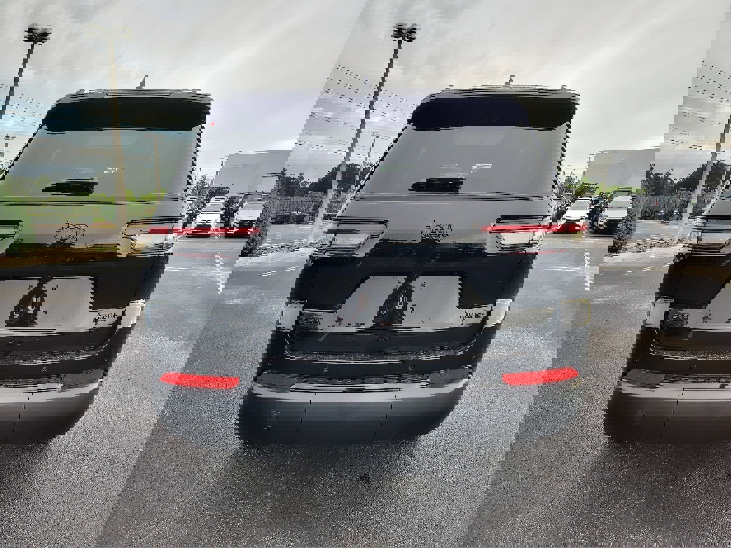 New 2025 Jeep Grand Cherokee L Limited w/ Black Appearance Package image 7