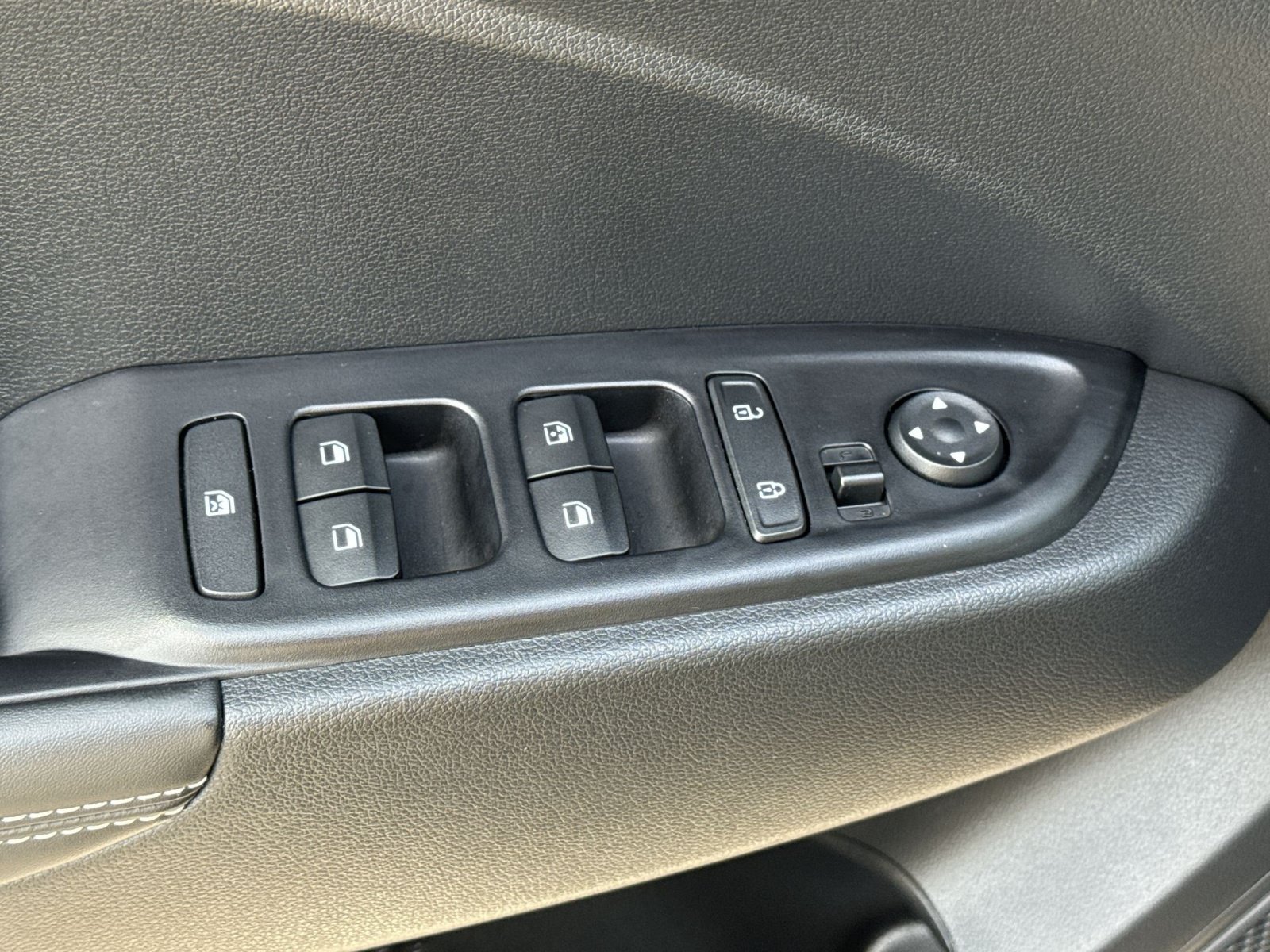 Certified 2024 Hyundai Venue Limited FWD image 15