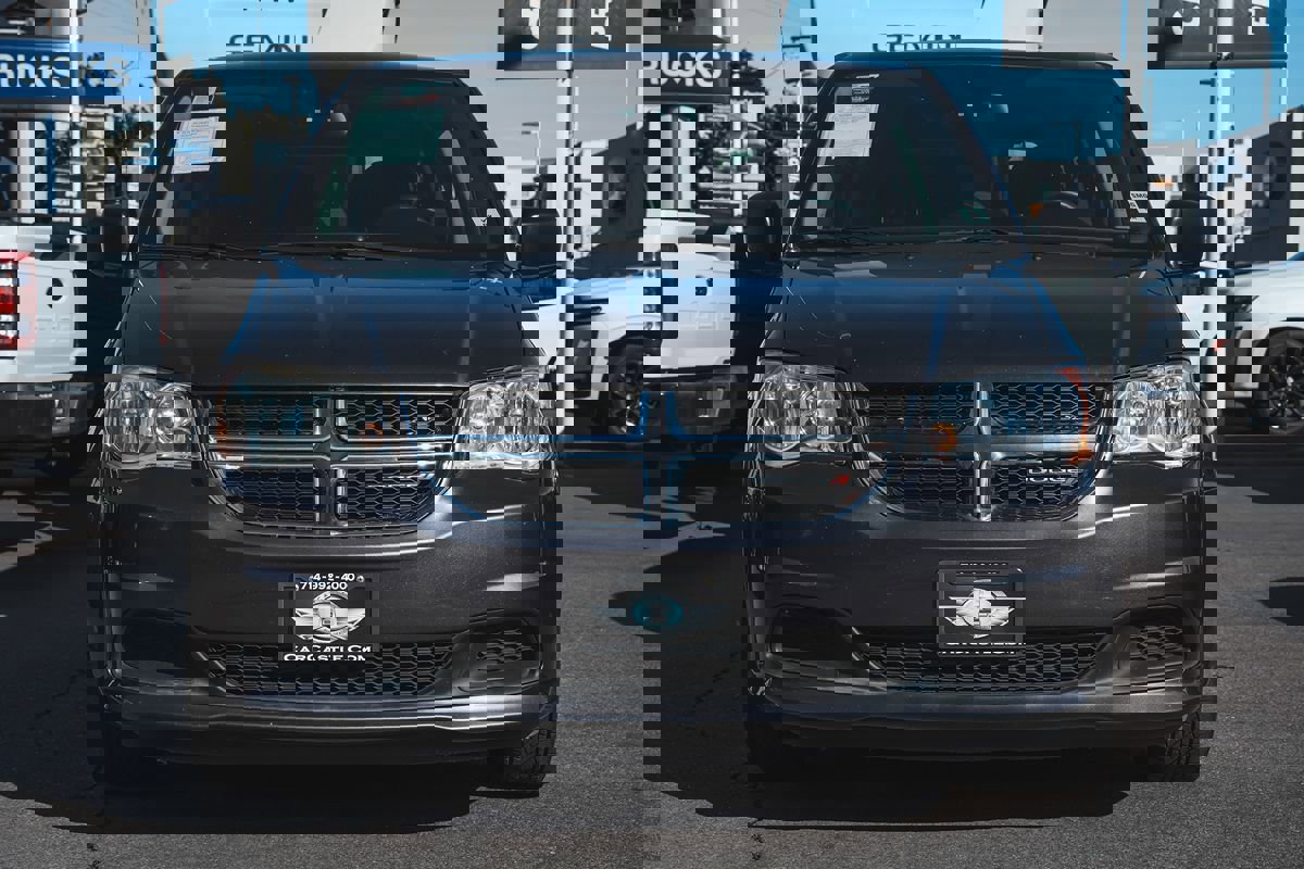 Used 2019 Dodge Grand Caravan SE image 3