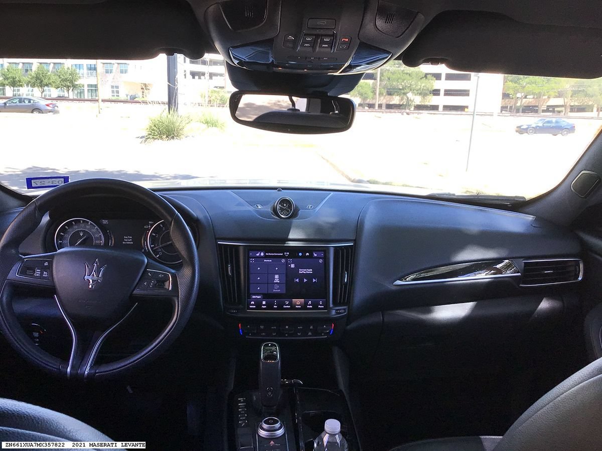 Used 2021 Maserati Levante AWD/4WD image 11