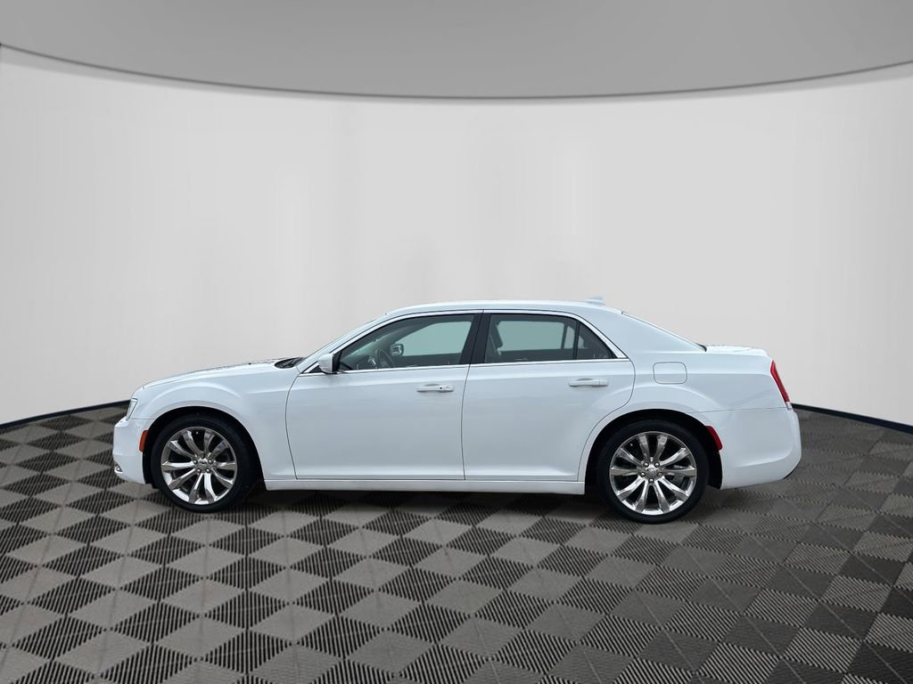 Used 2019 Chrysler 300 Touring w/ Quick Order Package 2EF image 4