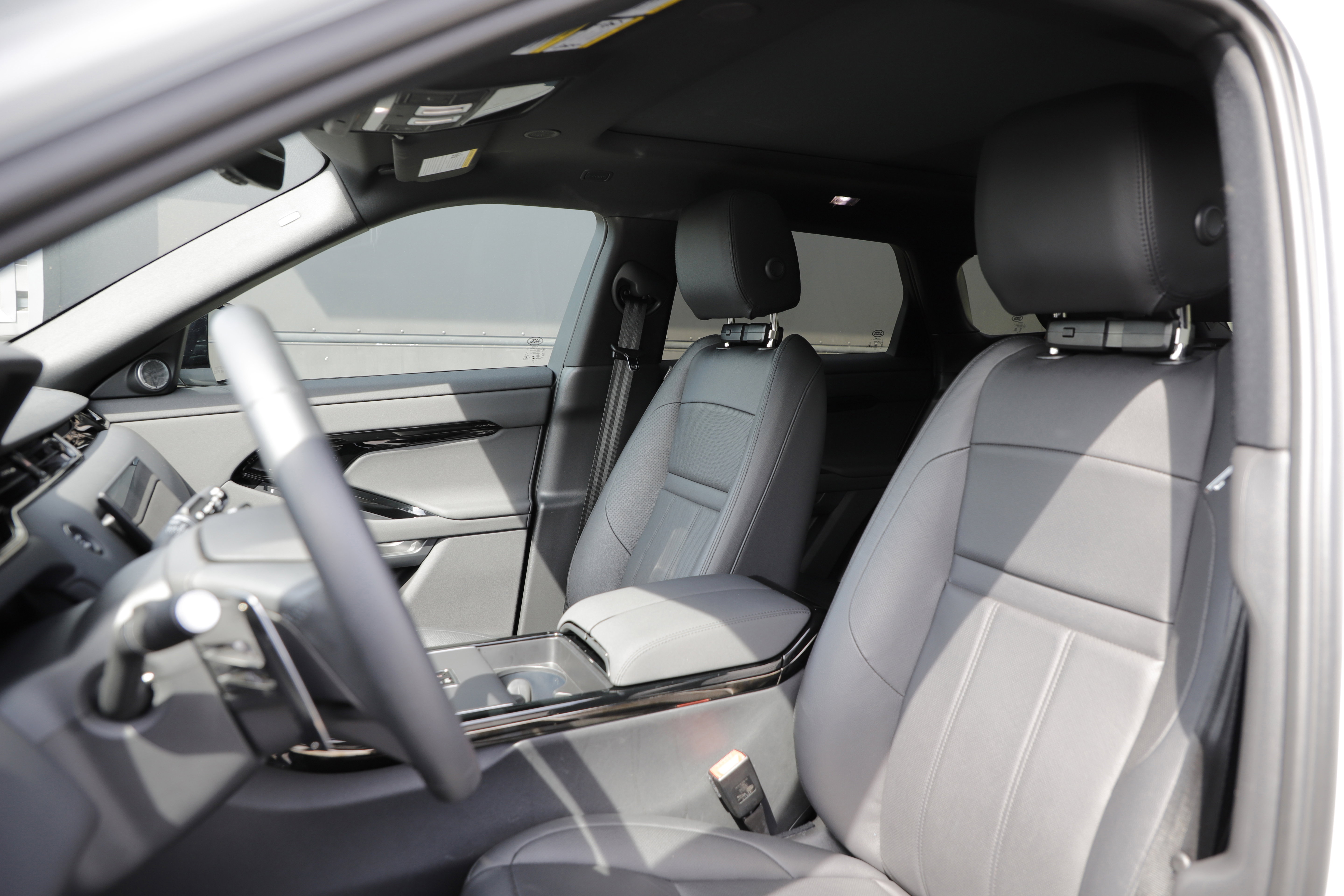 Certified 2025 Land Rover Range Rover Evoque Dynamic SE image 14