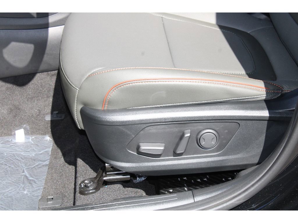 Used 2025 Hyundai Santa Cruz Limited image 13