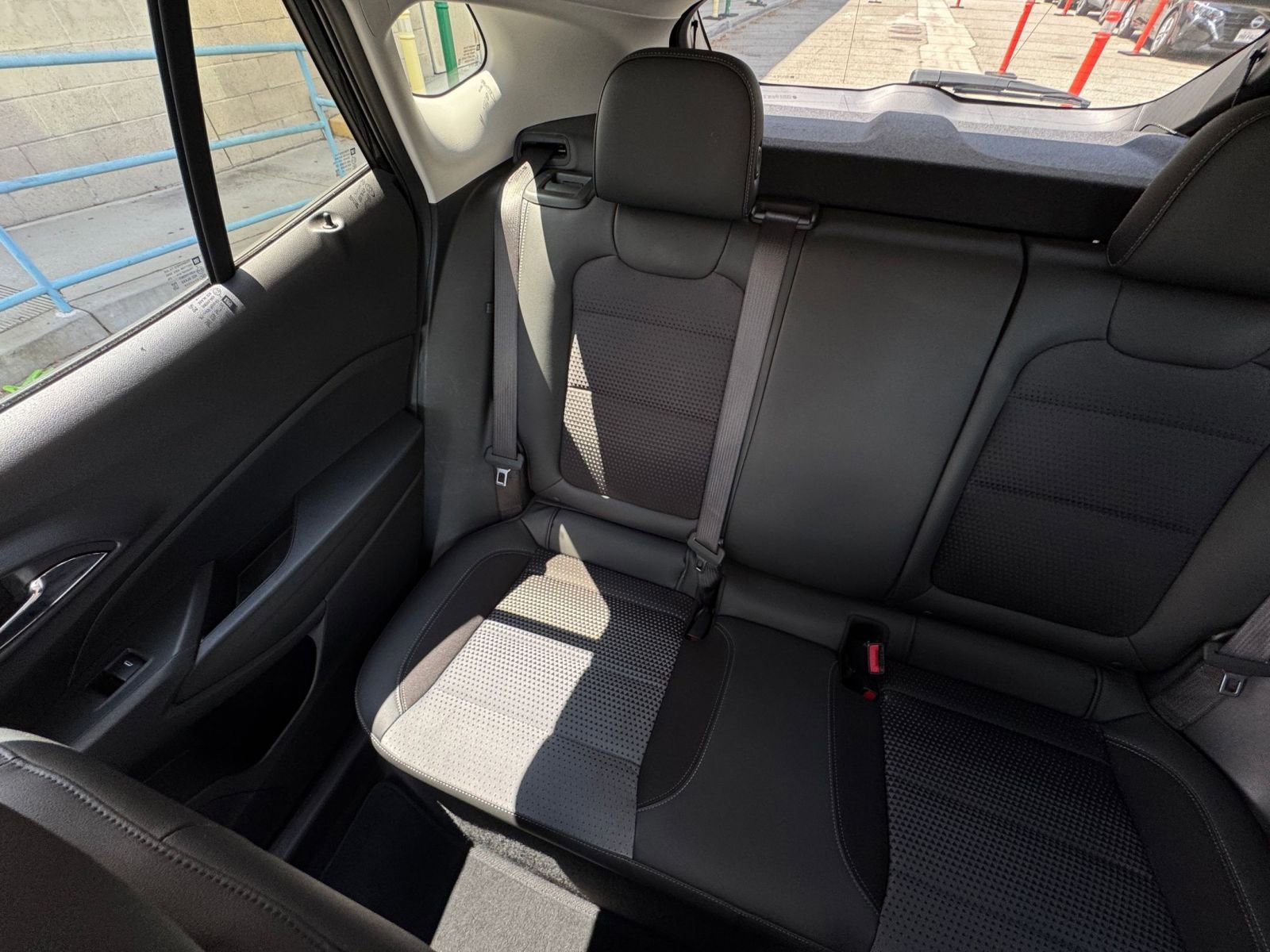 Used 2025 Chevrolet Trax LT FWD image 39