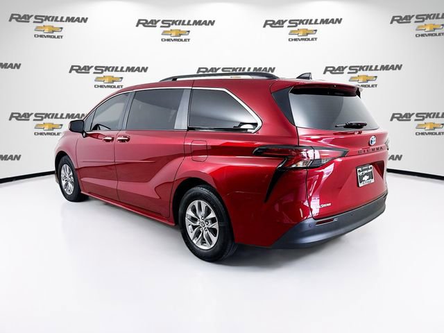 Used 2022 Toyota Sienna XLE image 5