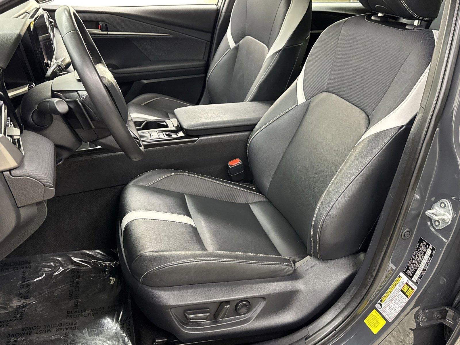 Used 2025 Toyota Camry SE w/ Convenience Package image 16