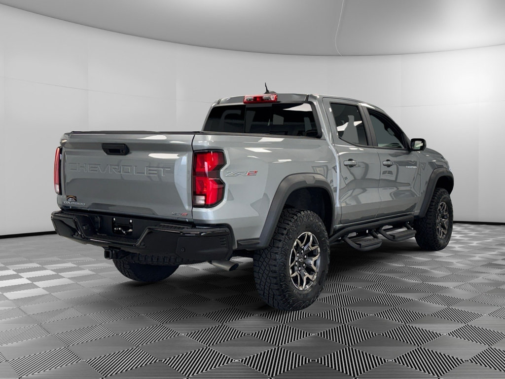Used 2025 Chevrolet Colorado ZR2 w/ Technology Package AWD/4WD image 8