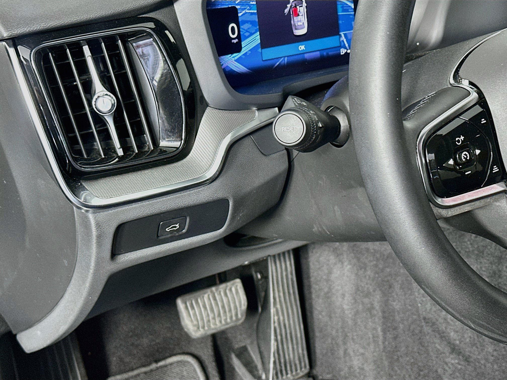 Used 2024 Volvo S60 B5 Plus w/ Protection Package Premier FWD image 17