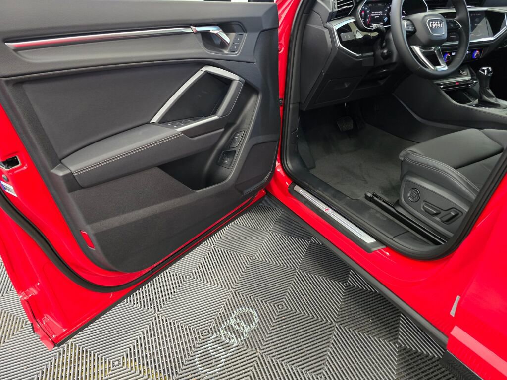 New 2025 Audi Q3 2.0T Premium image 23