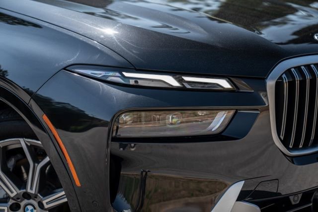 Used 2023 BMW X7 xDrive40i w/ Parking Assistance Package AWD/4WD image 8