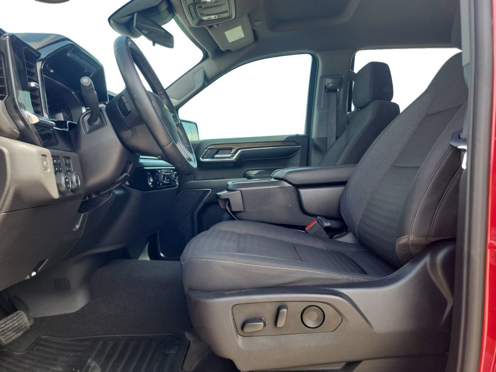 Used 2024 Chevrolet Silverado 1500 LT w/ Z71 Off-Road Package AWD/4WD image 11
