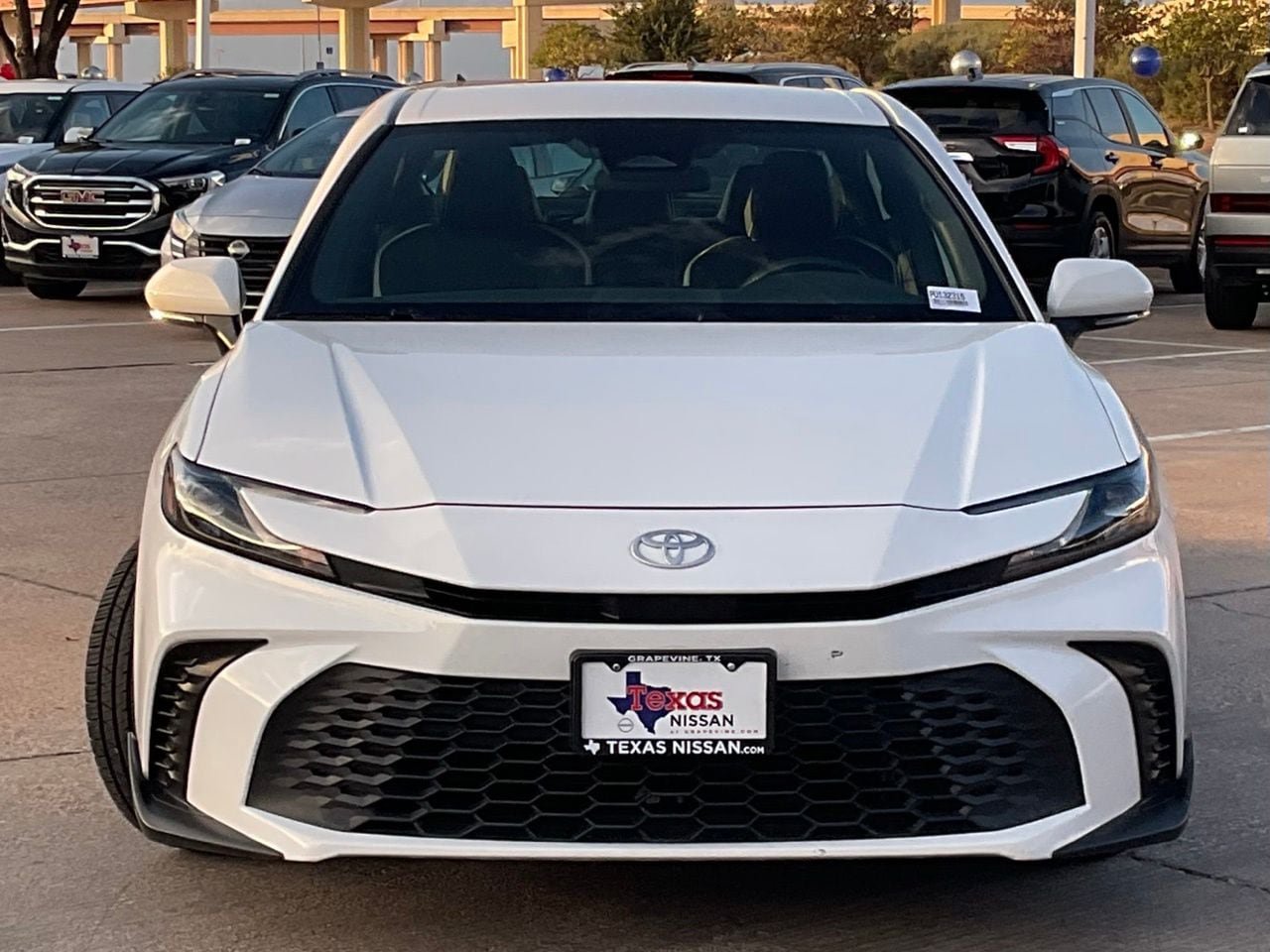 Used 2025 Toyota Camry SE FWD image 2