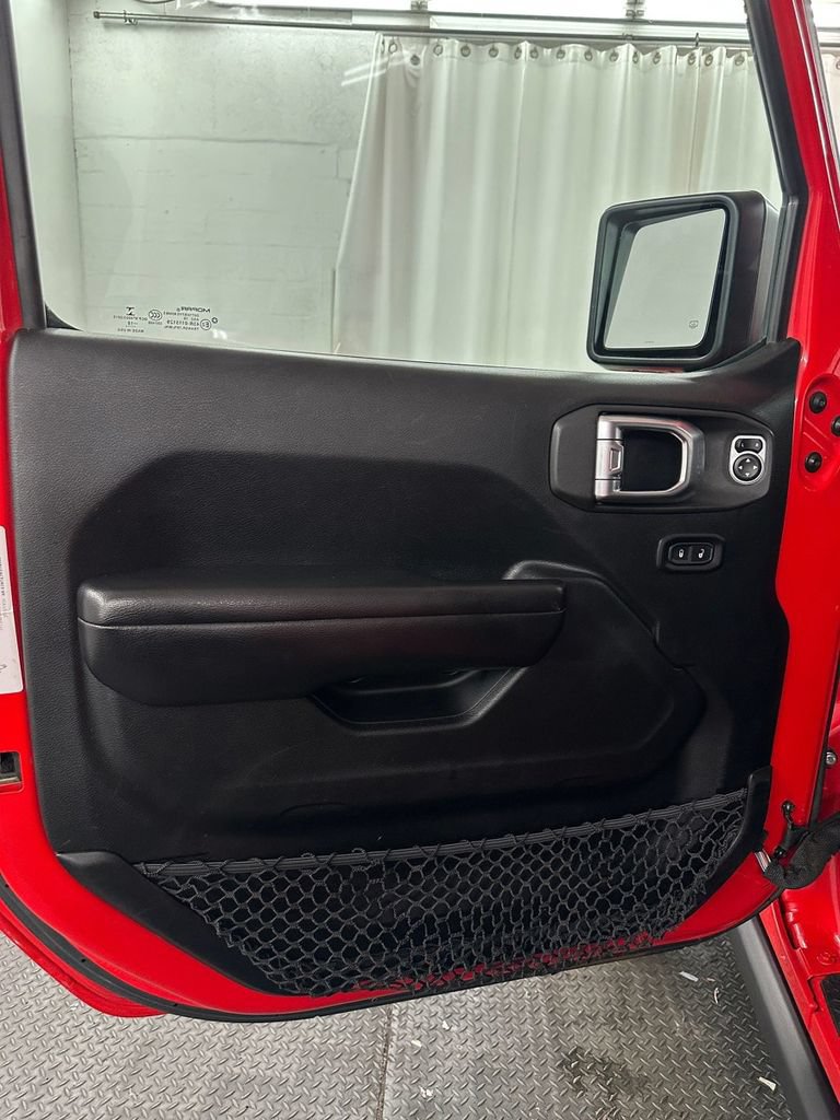 Used 2018 Jeep Wrangler Rubicon w/ Uconnect 4C Nav & Sound Group AWD/4WD image 8