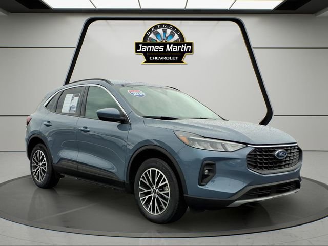 Used 2024 Ford Escape SE w/ Class II Trailer Tow Package image 3