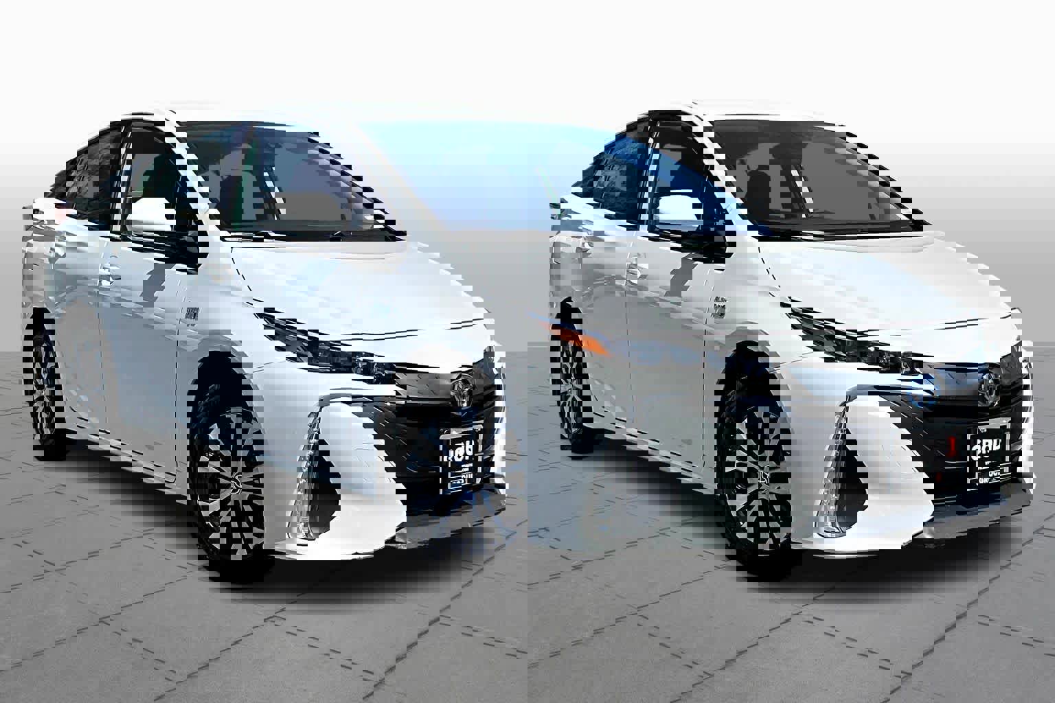 Used 2020 Toyota Prius Prime LE image 3