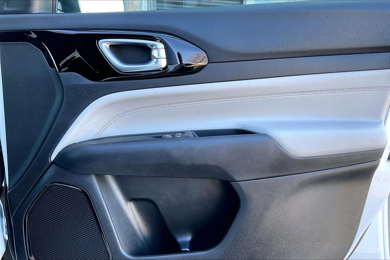 Used 2024 Jeep Compass Limited image 20