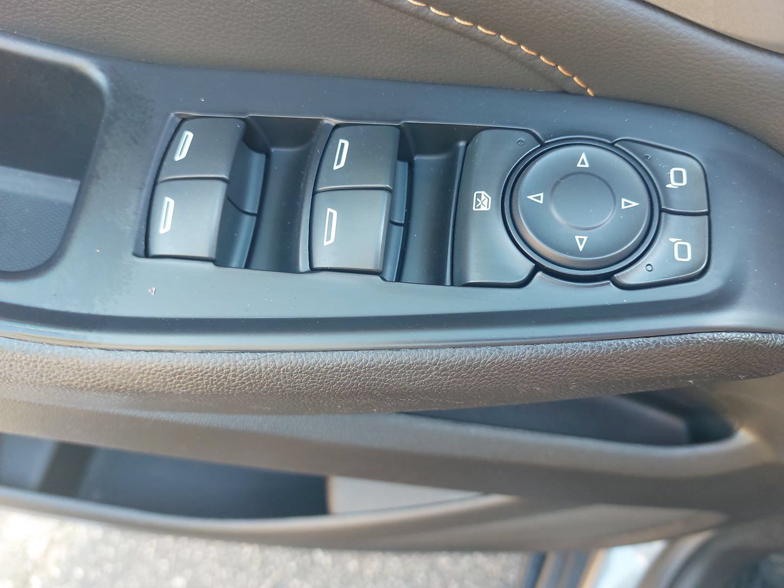 Used 2021 Chevrolet Traverse LS FWD image 26