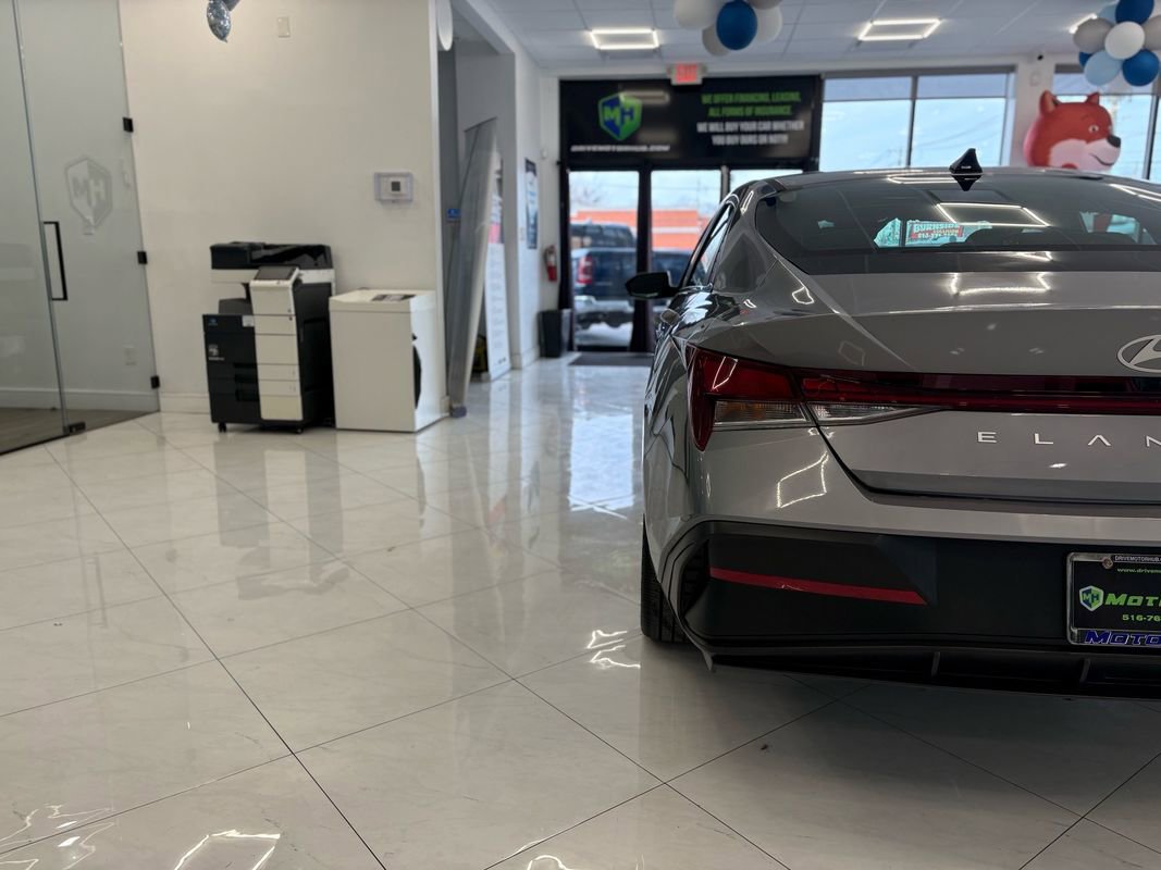 Used 2025 Hyundai Elantra SEL image 13