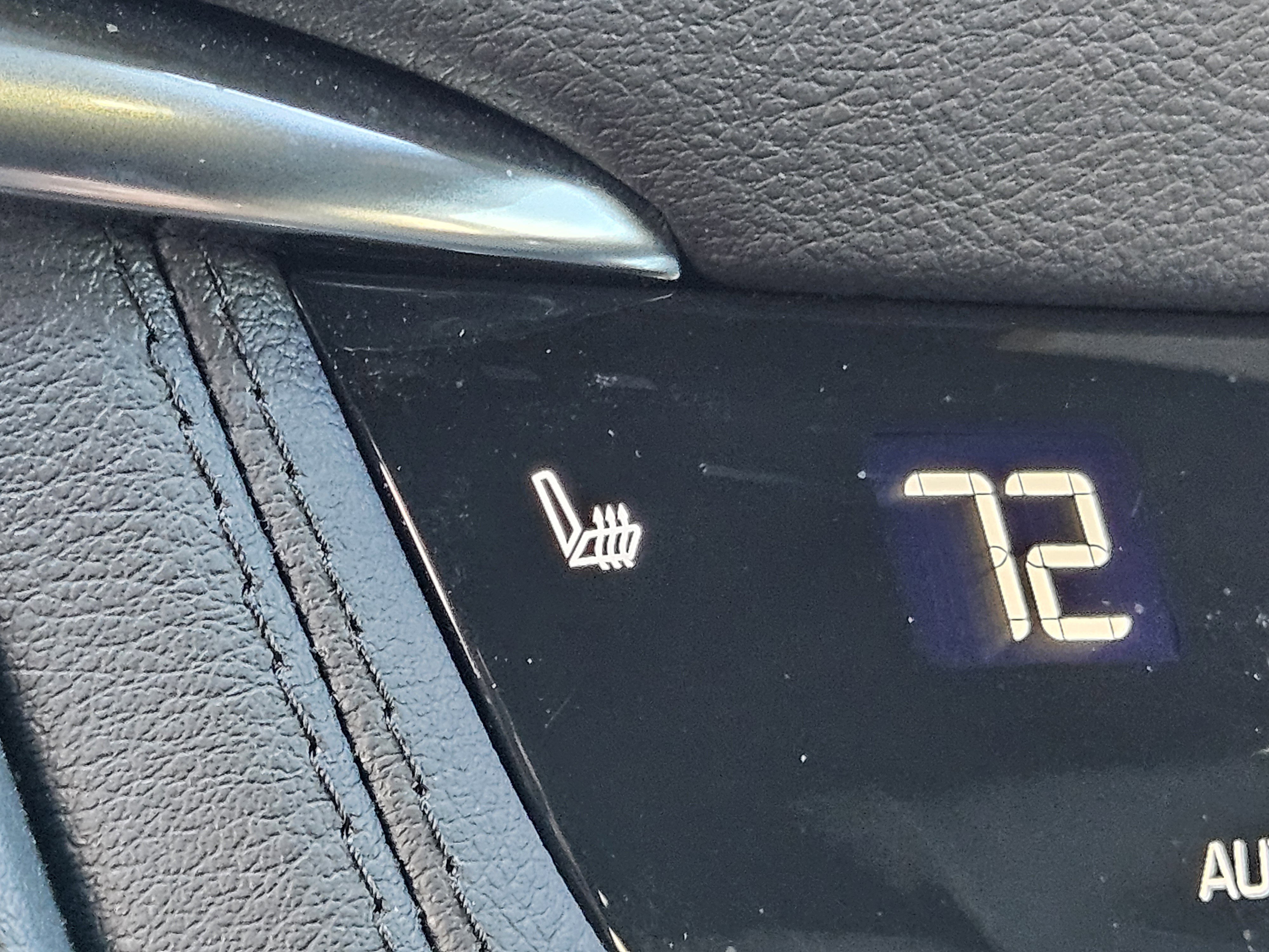 New 2025 Cadillac XT6 Luxury image 30