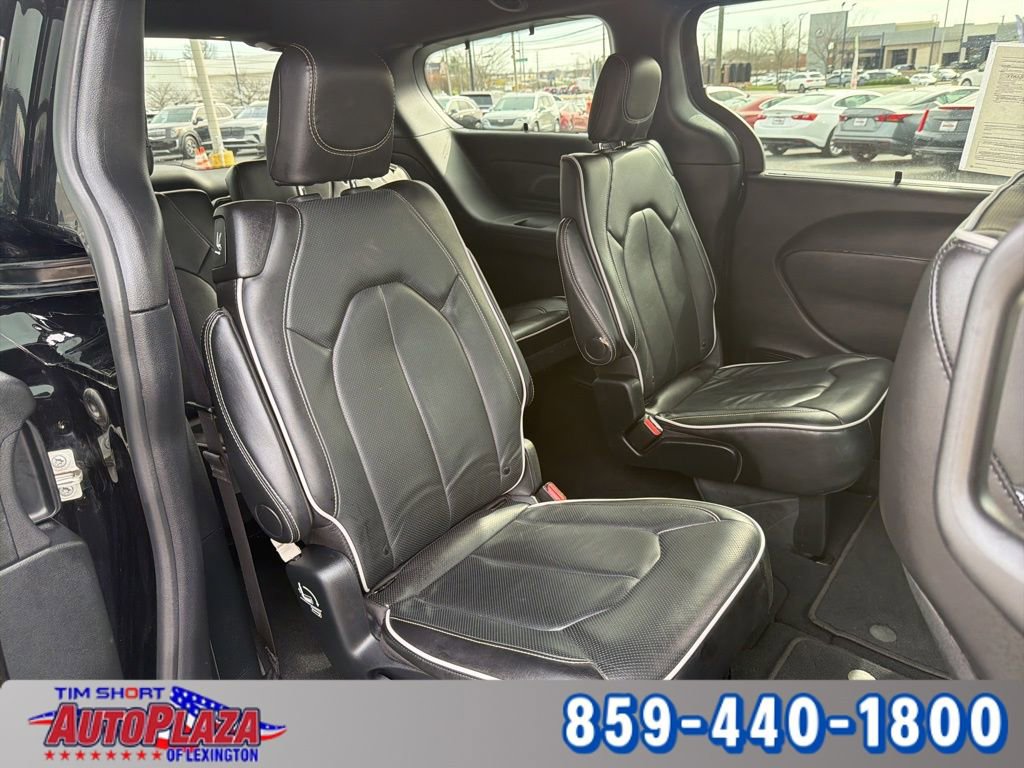 Used 2025 Chrysler Pacifica Limited image 32