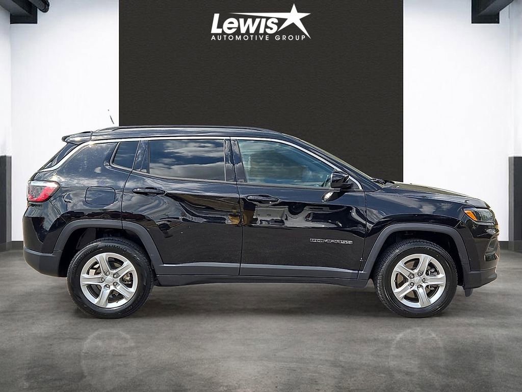 Used 2024 Jeep Compass Latitude AWD/4WD image 5