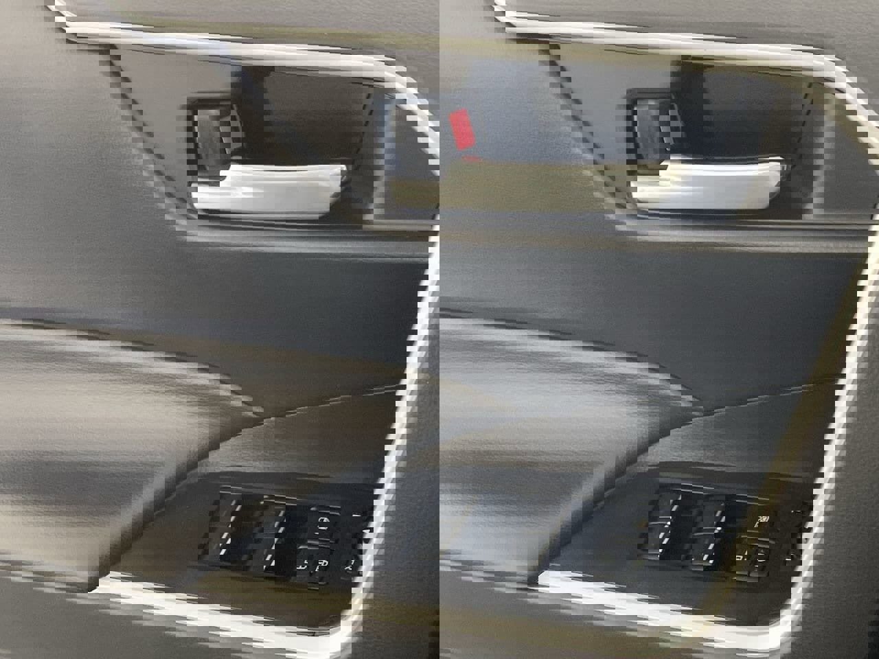 Used 2022 Toyota RAV4 XLE image 16