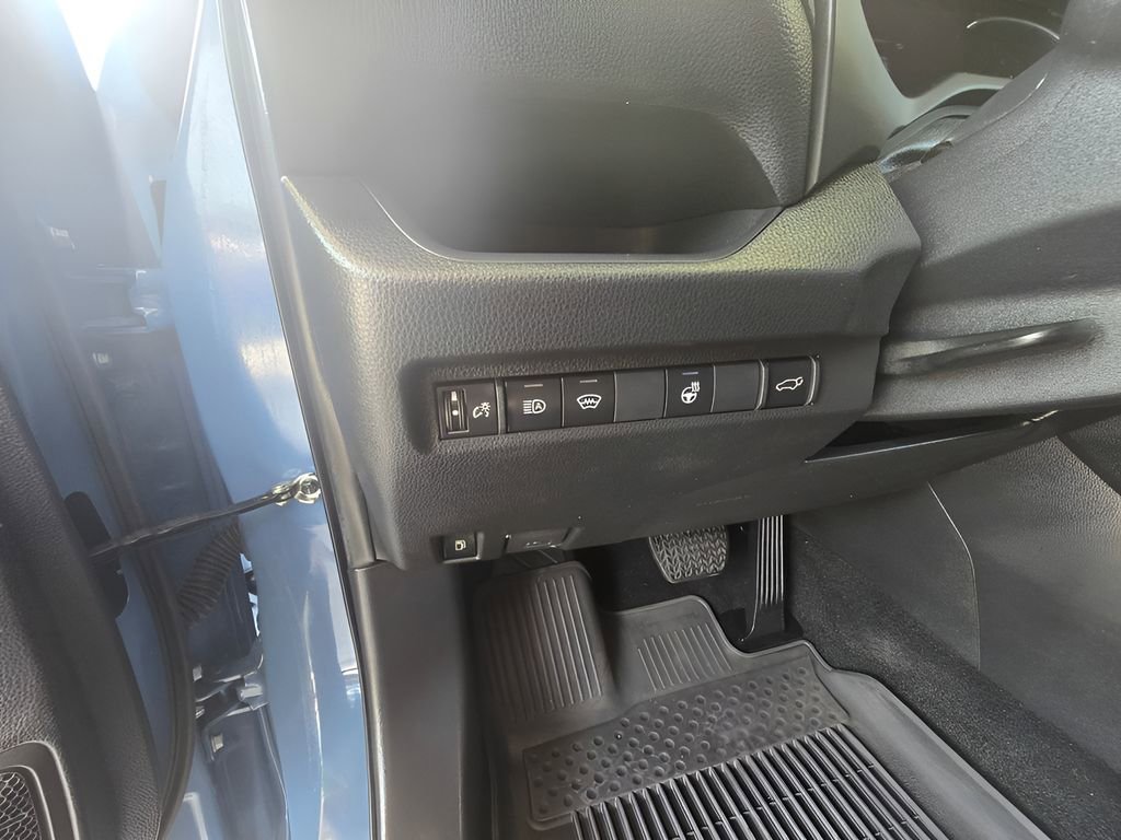Used 2023 Toyota RAV4 SE w/ Convenience Package AWD/4WD image 60