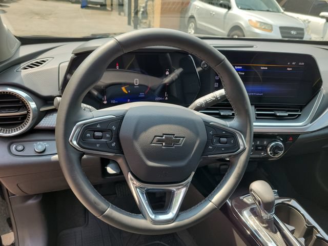 Used 2025 Chevrolet Trax ACTIV w/ Sunroof Package FWD image 17
